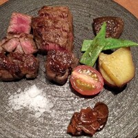 銀座 和牛鉄板焼 USHIGAMI - 野菜鉄板
                    季節野菜の鉄板焼き＋厳選黒毛和牛赤身