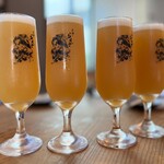 炭火焼き らくざ - ◯ANTARES ／300ml ¥950
…まるで…オレンジジュースのようなビジュアル！(*´Д｀*)♡
アルコールはビールなのに…10％！まさに…マンゴーパイナッポーオレンジグレフルメロン的なお味♡