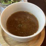 ステーキハウス 听 - カレーに付いてくるオニオンスープ