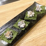 角打ち＋81 カネセ商店 - 納豆・アボカド・クリームチーズの海苔巻き