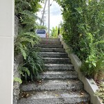 trip cafe okinawa - この階段を降りて行くとお店があります。