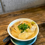 アゲダチ - あっさり鶏皮塩煮込み