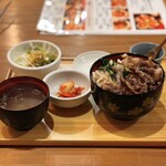 とみや別館 - 和牛塩カルビ焼肉丼