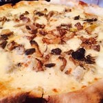 Bernini - 松茸とサルシッチャのピッツァ