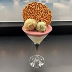 パフェ、珈琲、酒、佐藤 - 塩キャラメルとピスタチオのパフェ！