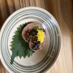 炭焼地鶏 山蔵 - 鶏ハム。ハムは良いけどポン酢ジュレが弱い。直前にポン酢も数滴垂らすとか。