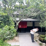 炭焼地鶏 山蔵 - 店構えから期待出来る。