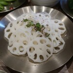 鶏部長と豚課長 - ・レンコンの和え物