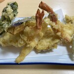 活魚料理 びんび家 - 1番左がワカメの天ぷら　うめーっす！