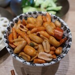 鶏部長と豚課長 - ・スパイシーピーナッツ