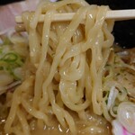 からみそラーメン ふくろう - 麺はこんなかんじ。