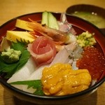 かもめ丸 - 雲丹付き海鮮丼1800円（税別）