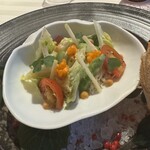 ラ ターブル ドゥ ジョエル・ロブション - 北海道産毛蟹にグリーンアスパラガスと
      高糖度トマトのサラダを合わせて　