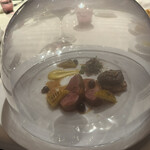 ラ ターブル ドゥ ジョエル・ロブション - あいち鴨のロティ玉蜀黍のムースリーヌと
      カシスをアクセントに