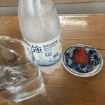 そば処 湧水 - 炭酸に梅干し