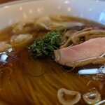 Ramen FeeL - エビワンタンと肉ワンタンが載ります。