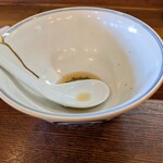 Ramen FeeL - 殆どのお客さんはスープを飲み干します。