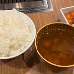 牛たん うしすけ - ご飯の大盛りが無料なのも嬉しいサービスだった。