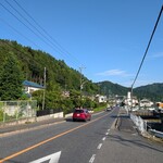 Ramen FeeL - 青梅線の横を旧青梅街道が並走します。