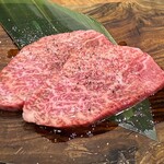 牛たん うしすけ - ■誕生日クーポン（トモサンカクバラ）￥０：クーポンで提供されたのはトモサンカクバラ。期待を上回る部位とクオリティだった。