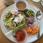 METoA Cafe ＆ Kitchen - スマッシュドアボカドトースト1,848円
アイスカフェオレ550円