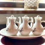 中華料理 口福 - 酢、醬油、辣油。餃子と共に運ばれます。