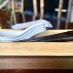 中華料理 口福 - カトラリー。見えやすく撮るために紙おしぼりを、よけた図。