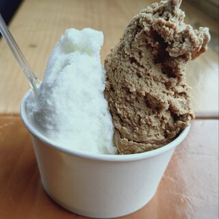 田んぼの中のアイス工房_1