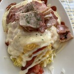 タコライスカフェ　きじむなぁ - ベーコン＆モッツァレラチーズのオムタコのアップ