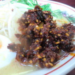 Kacchan Ramen - 高菜は超きざみのラー油漬けっぽい