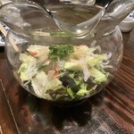 伊達藩長屋酒場 - 金魚鉢サラダ。インパクト抜群。