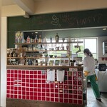 GOZZA - エントランス入るって 飛び込んでくる赤