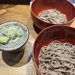 玄蕎麦 しんがり - 玄蕎麦（冷）（お代わり3皿まで無料）＋お代わり2皿
＋大根おろし
990円＋無料＋150円
