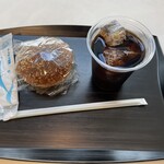 레스토랑 크로스 원 사가켄 의료 센터 코우세이칸점 - 카레빵과 아이스 커피