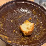 アカマル屋鮮魚店 - ■バケット5枚￥197：濃厚な肝ソースが皿に残るのが惜しくて、思わずバケットを追加注文。ソースを余すことなく堪能できて、バケットを頼んで正解だった。