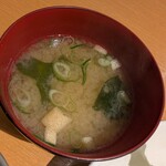 社 - 揚げとワカメのみそ汁　