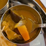 南インドレストランMARUDHU - 野菜カレー　ナス、人参、玉ねぎ