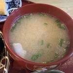 北原町水曜食堂。 - 豚汁！具が沈んでるだけで、具沢山なんですよ！卓上には七味がありました（ありがたい）