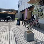 北原町水曜食堂。 - 入り口　裏手には広くて停めやすい駐車場がありました