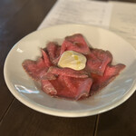 BACAR - 黒毛和牛ローストビーフ 県産マグロのトンナートソース 