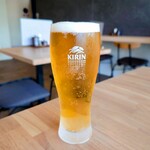 うな賀 - 管理の行き届いたグラスで提供してくれる、キンキンの生。