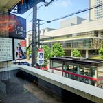 うな賀 - 窓の外は新国立劇場。