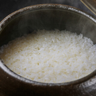 炊き立てをご提供。特別栽培米“夢ごこち”の優しい甘みを楽しむ