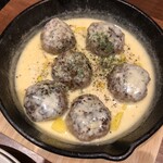 路地裏ピッツァバル ピーラルフ - ミートボール濃厚チーズソース