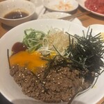 炭火焼肉ホルモン まるは - 