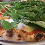 プルチーノ - ピカンテはトマト・バジル・辛口サラミ・パプリカ・モッツァレラチーズ・リコッタチーズという感じです＾＾；