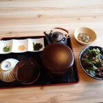 赤身とタンの店 焼肉りんぎゅう - 料理写真:これが推しかもしれないと思い

●特選和牛ひつまぶし定食（ザブトン）3,300円

を注文してみた

■ドリンクは、ランチ＋200円で注文出来る