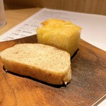 RISTORANTE IL NODO - ◎自家製フォカッチャ
      2種類のパン、こちらも美味しいです。