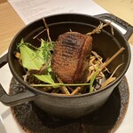 RISTORANTE IL NODO - 目の前で蓋を開けるプレゼンがあり、藁焼きの良い香り。
