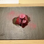 RISTORANTE IL NODO - ◎ROSSO  ～赤〜
      　『さかな人長谷川さんの神経〆タコ 畑のビーツ』
      テーマは神奈川県の赤。
      横須賀長井漁港の長谷川さんの神経締めした真ダコ。